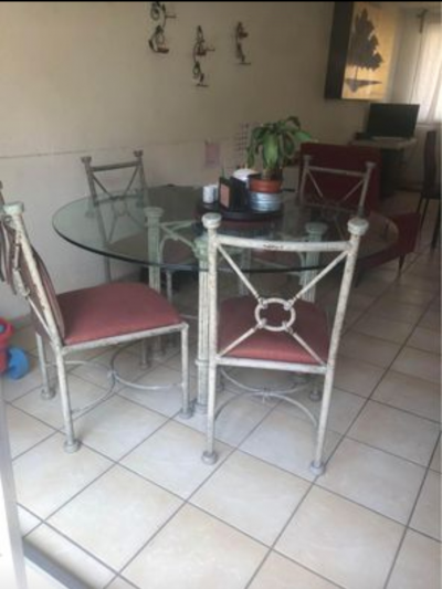 Comedor de herrería con 6 sillas