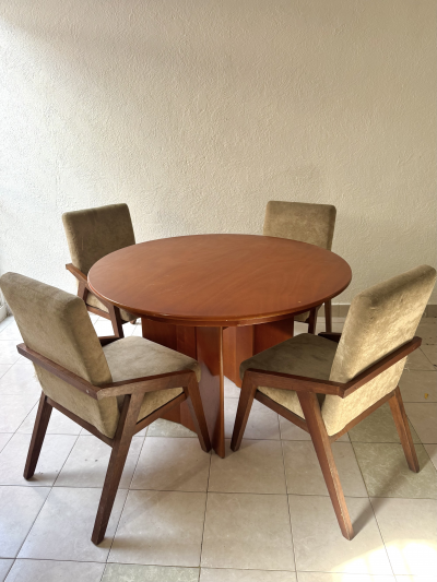 Comedor con 4 sillas
