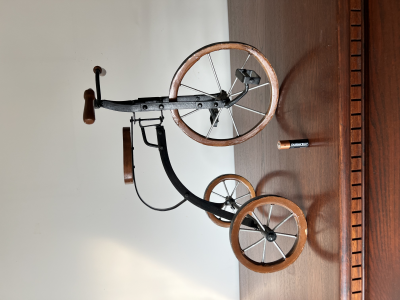 Triciclo de juguete antiguo 