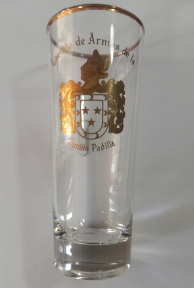 Vasos  con escudo de armas 