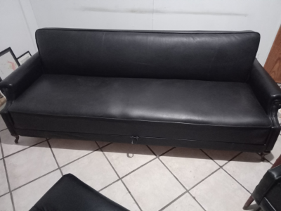 Sala en caoba forrada en piel 3 piezas 