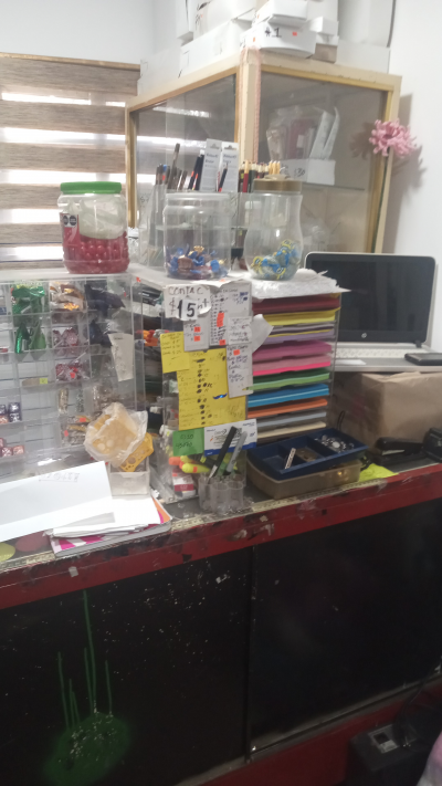 Papelería con mobiliario (venta no traspaso)