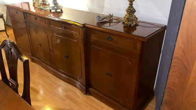Comedor antiguo de 100 años 10 sillas y trinchador