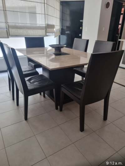 Comedor 6 sillas (piel), mesa rectangular cubierta de mármol 