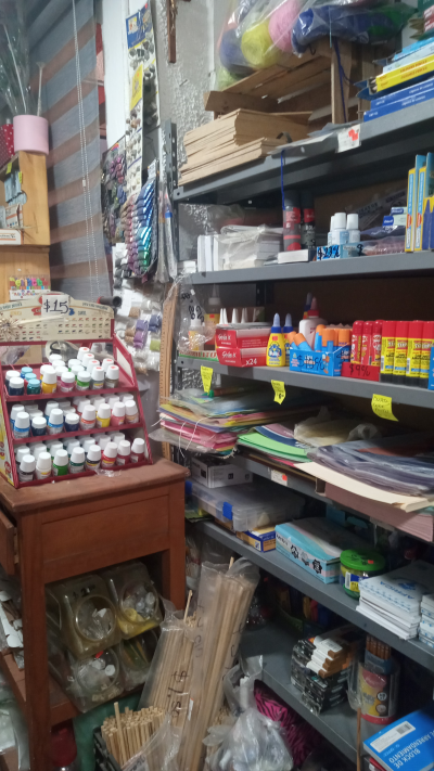 Papelería con mobiliario (venta no traspaso)