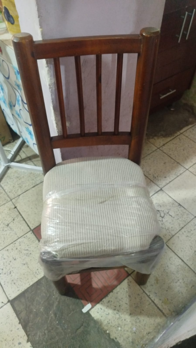 Comedor con dos sillas poco uso