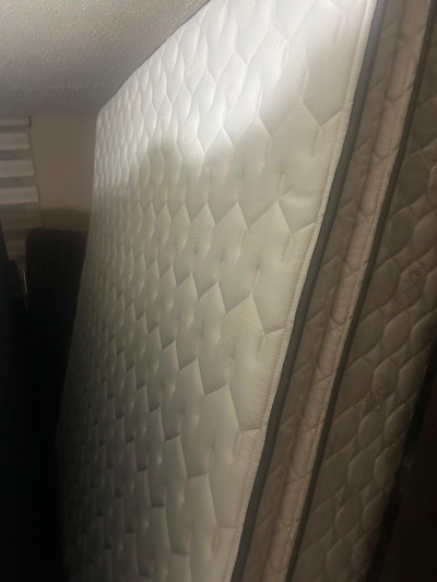         Colchon QUEEN SIZE Usado                