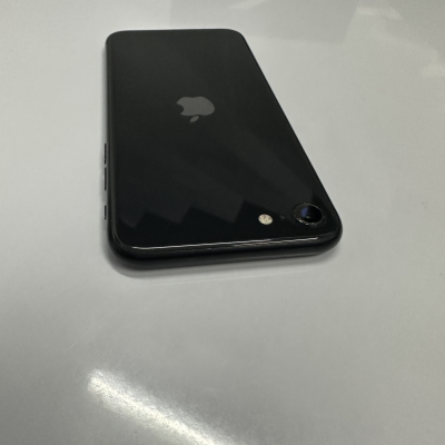 IPhone SE 2da Generación Negro. 64gb. Libre