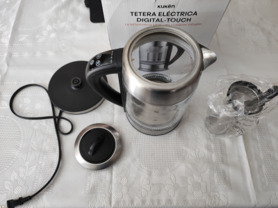 Tetera Eléctrica digital touch marca kuken   (seminueva)