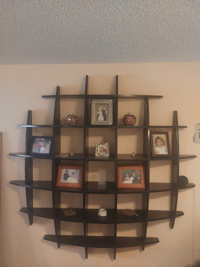 Estantería de pared convexa color chocolate 