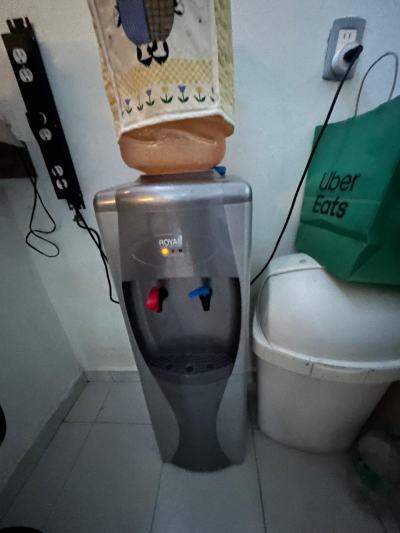 Despachador de Agua friia o caliente semi nuevo 