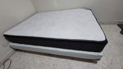 Colchón y base de cama matrimonial