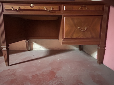 Escritorio  secretarial y 2 sillas haciendo juego 