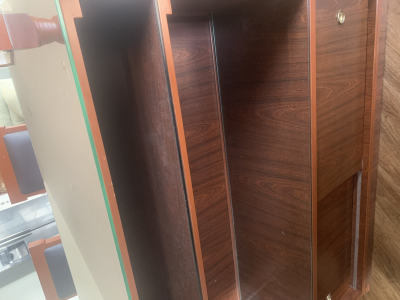 Cantina con bancos de lujo