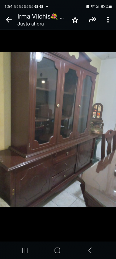 Comedor 6 sillas con vidrio y vitrina