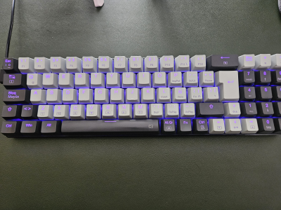 Teclado mecánico USADO 70 por ciento RGB barato 