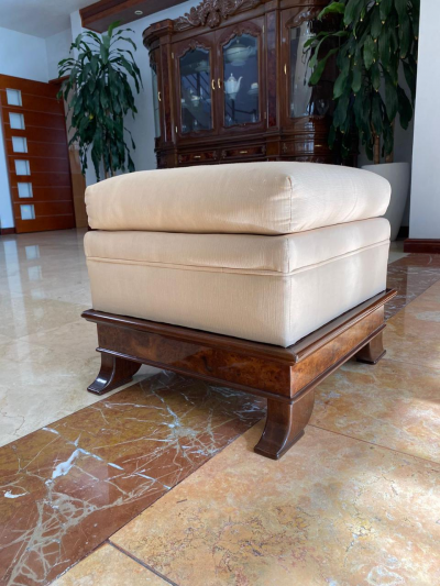vendo sala, comedor, cristalero, bufetero, recamara y un espejo 