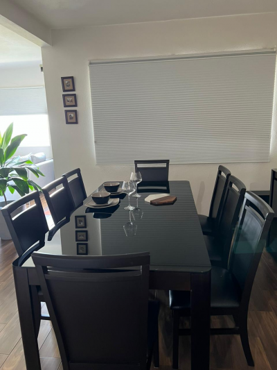 Precioso comedor 8 sillas y bufetero
