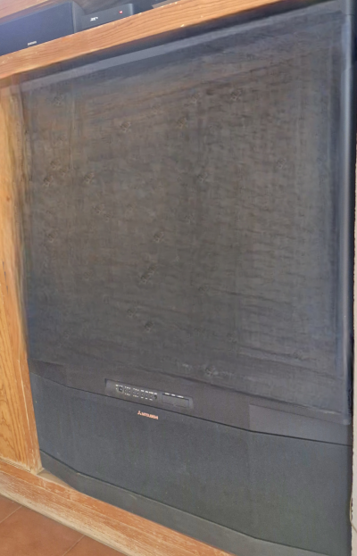 Televisión 50 pulgadas Mitsubichi de proyección usada