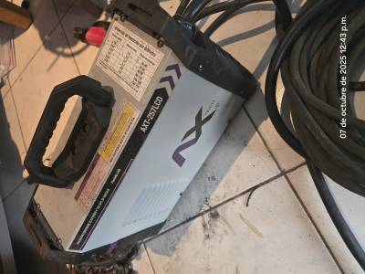 Maquina de soldar AXT 257LCD