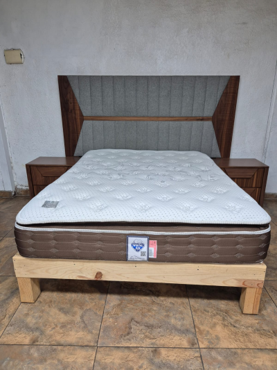 Remate de recámara Queen de chapa de parota 