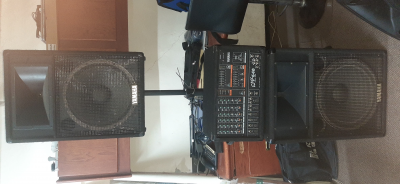 Yamaha Mezcladora EMX640 y dos bocinas pasivas