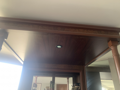 Cantina con bancos de lujo