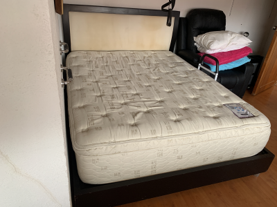 Recamara Queen size, con colchón marca sealy microthane foamy