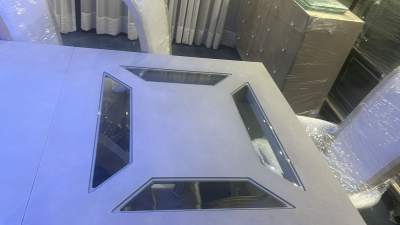 comedor piel de cocodrilo 10 personas con 3 vitrinas y luz 